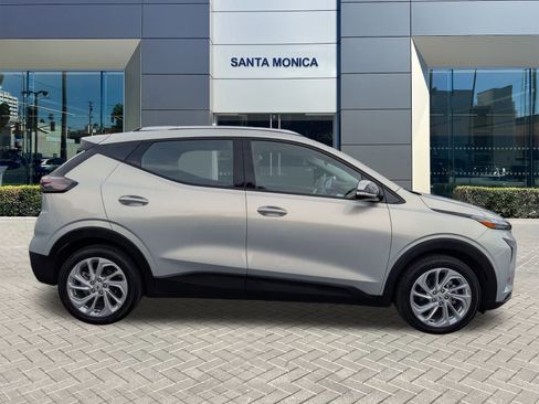 Used 2023 Chevrolet Bolt EUV LT w/ Driver Confidence Package image 4