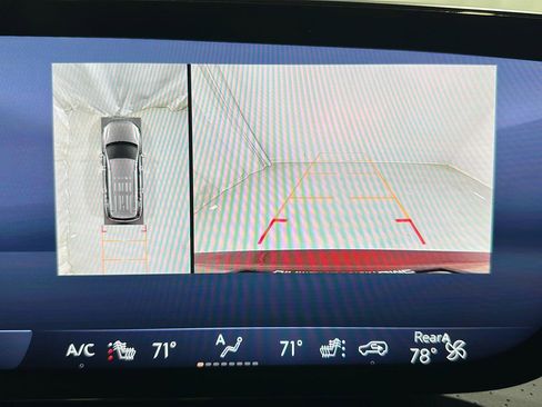 Used 2025 Buick Enclave Avenir w/ Super Cruise Package image 13