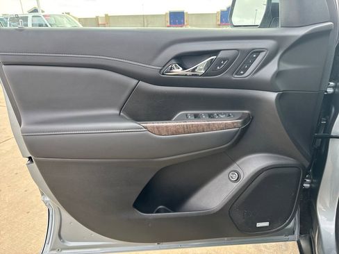 Used 2023 GMC Acadia Denali w/ Denali Ultimate Package image 17