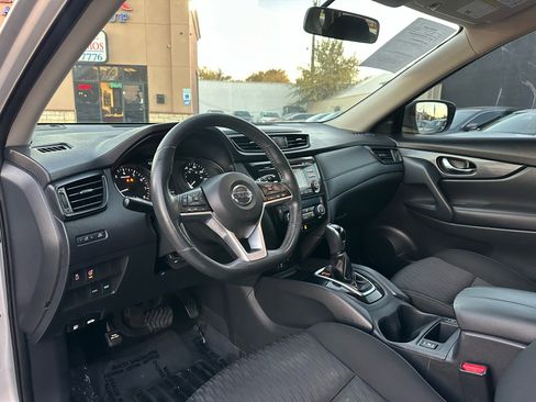 Used 2017 Nissan Rogue SV image 31
