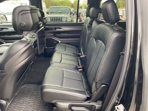 Used 2024 Jeep Wagoneer Series II w/ Convenience Group I AWD/4WD image 27