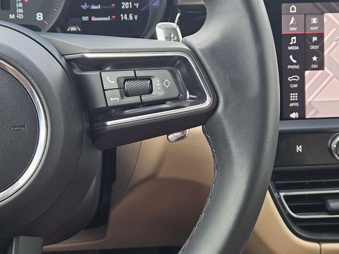 Certified 2025 Porsche Macan image 27