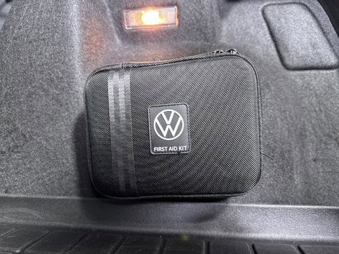 Used 2023 Volkswagen Taos SE image 30