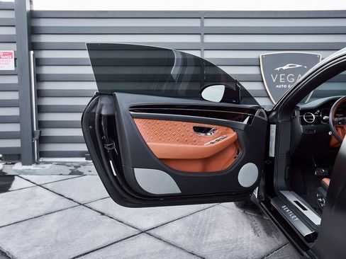 Used 2020 Bentley Continental GT image 26