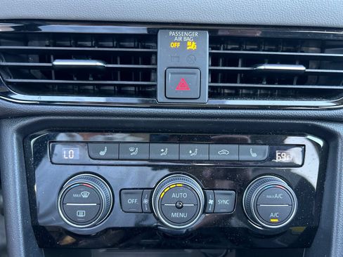 Used 2023 Volkswagen Taos SEL AWD/4WD image 31