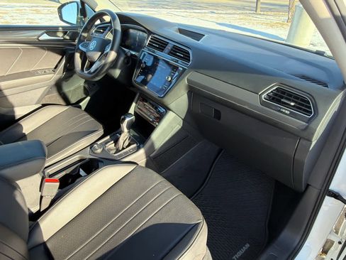 Used 2024 Volkswagen Tiguan SE image 14