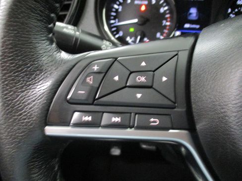 Used 2018 Nissan Rogue SV image 20