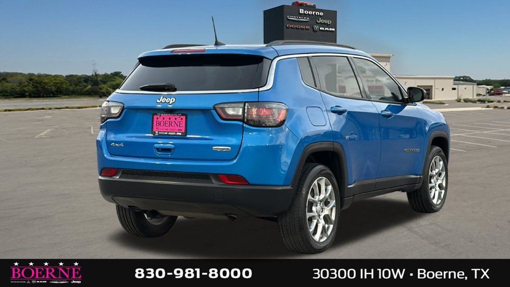 Used 2023 Jeep Compass Latitude w/ Sun and Sound Group AWD/4WD image 3
