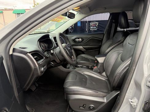 Used 2021 Jeep Cherokee Latitude Lux w/ Trailer Tow Group AWD/4WD image 17