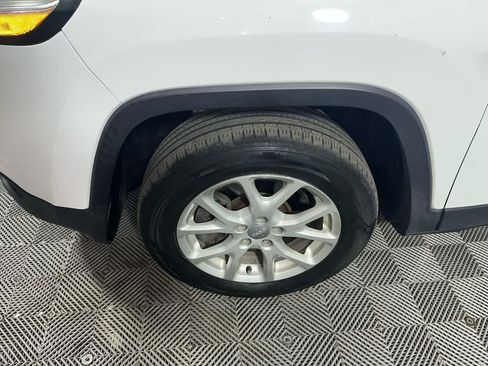 Used 2014 Jeep Cherokee Latitude w/ Comfort/Convenience Group AWD/4WD image 10