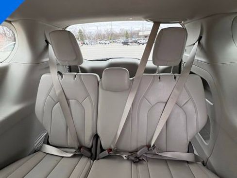 Used 2020 Chrysler Pacifica Touring-L Plus image 28