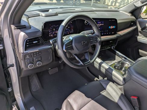 Used 2025 Chevrolet Suburban Z71 AWD/4WD image 16