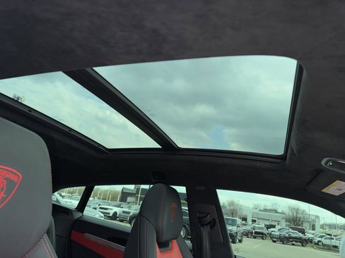 Used 2020 Lamborghini Urus image 7