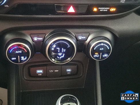 Used 2024 Hyundai Venue SEL image 23