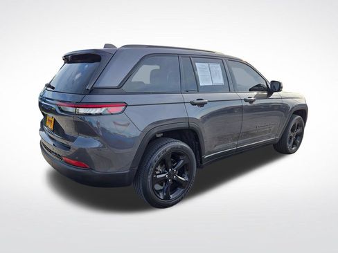 Used 2023 Jeep Grand Cherokee Altitude AWD/4WD image 3