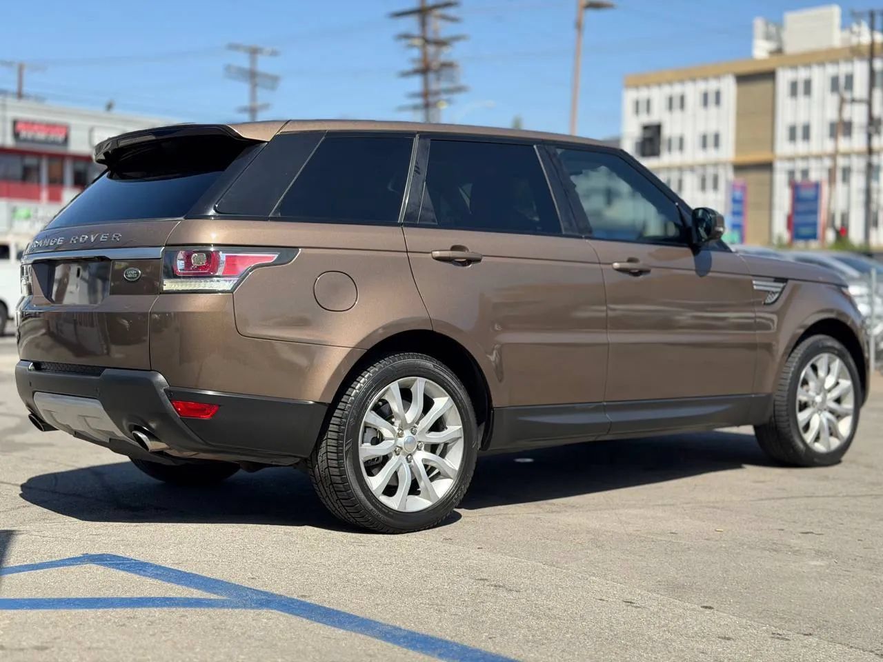 Used 2014 Land Rover Range Rover Sport HSE AWD/4WD image 17