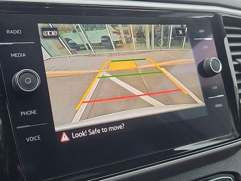 Certified 2022 Volkswagen Atlas SEL R-Line image 11