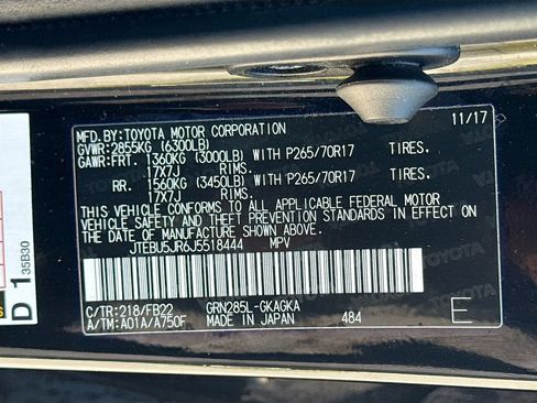 Used 2018 Toyota 4Runner SR5 AWD/4WD image 32