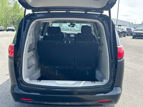 Used 2023 Chrysler Voyager LX FWD image 13