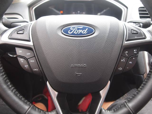 Used 2017 Ford Fusion SE w/ Fusion SE Technology Package FWD image 9