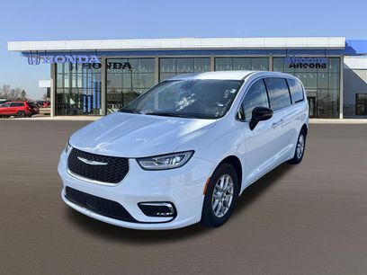 Used 2024 Chrysler Pacifica Touring-L