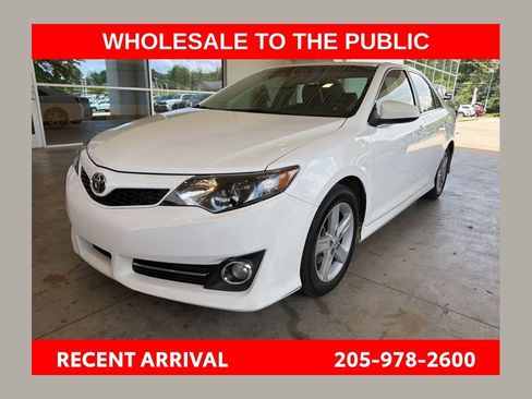 Used 2012 Toyota Camry SE FWD image 1