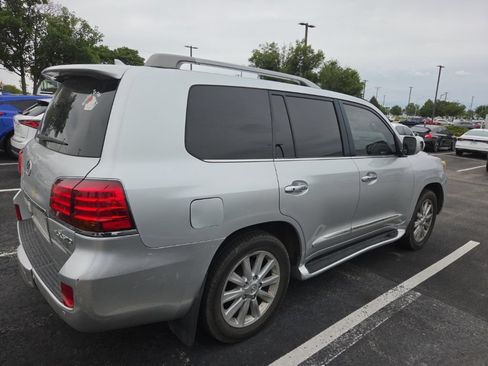 Used 2008 Lexus LX 570 4WD w/ Technology Pkg image 3