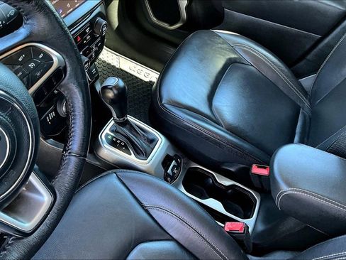 Used 2022 Jeep Renegade Limited image 19