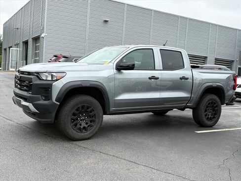 Used 2024 Chevrolet Colorado Trail Boss w/ Advanced Trailering Package AWD/4WD image 4