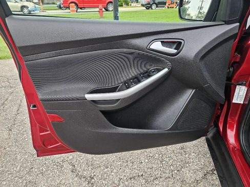 Used 2013 Ford Focus SE FWD image 11