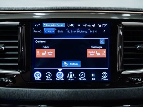 Used 2017 Chrysler Pacifica Touring-L image 13