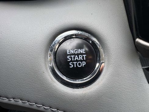 Used 2022 Toyota Highlander XLE image 30