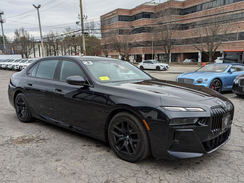 Used 2023 BMW 760i xDrive image 5