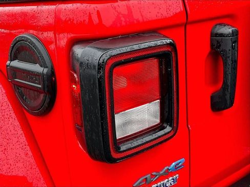 Used 2024 Jeep Wrangler Unlimited w/ Convenience Group AWD/4WD image 34