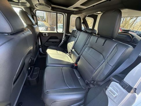 Used 2022 Jeep Wrangler Unlimited Sahara w/ Safety Group image 10