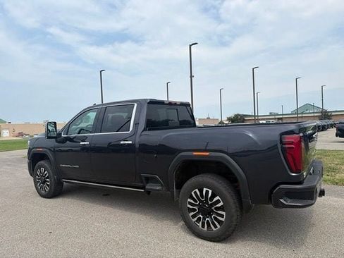Used 2025 GMC Sierra 3500 Denali Ultimate AWD/4WD image 17