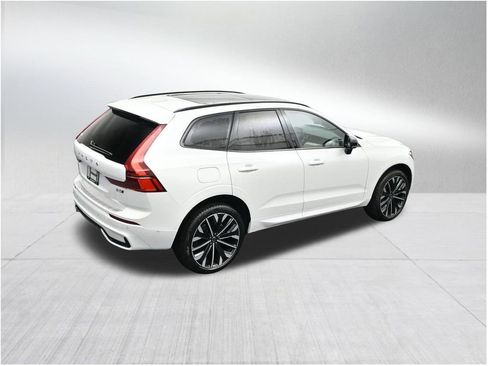 New 2026 Volvo XC60 B5 Ultra w/ Protection Package Premier AWD/4WD image 17