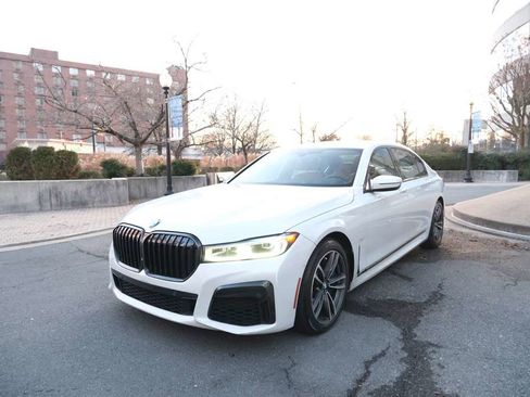 Used 2020 BMW 750i xDrive w/ Executive Package image 4