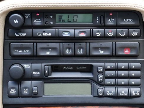 Used 2002 Jaguar XK8 Convertible image 21