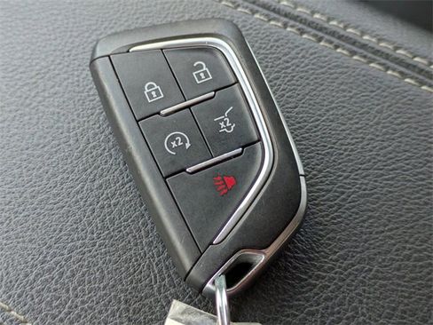 Used 2024 Cadillac XT4 Premium Luxury image 33