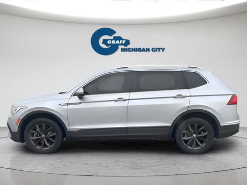 Used 2022 Volkswagen Tiguan SE w/ Panoramic Sunroof Package AWD/4WD image 3