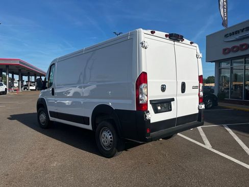 Used 2025 RAM ProMaster 2500 w/ Convenience Group image 4