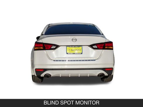 Used 2023 Nissan Altima 2.5 SV w/ SV Premium Package image 10