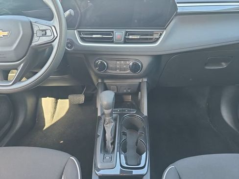 Used 2025 Chevrolet TrailBlazer LS w/ LS Convenience Package FWD image 11