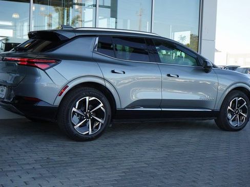 New 2025 Chevrolet Equinox EV LT image 9