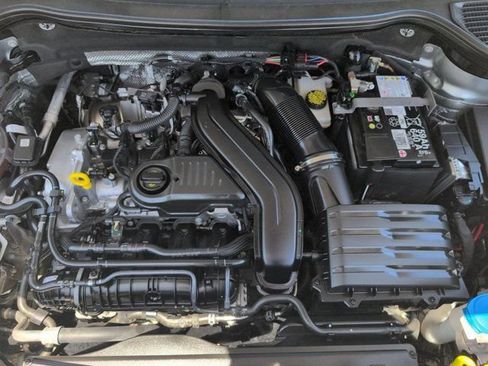 Used 2025 Volkswagen Taos SE FWD image 34