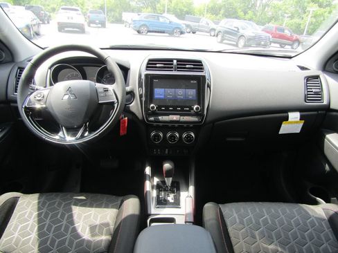 Used 2026 Mitsubishi Outlander Sport LE AWD/4WD image 15