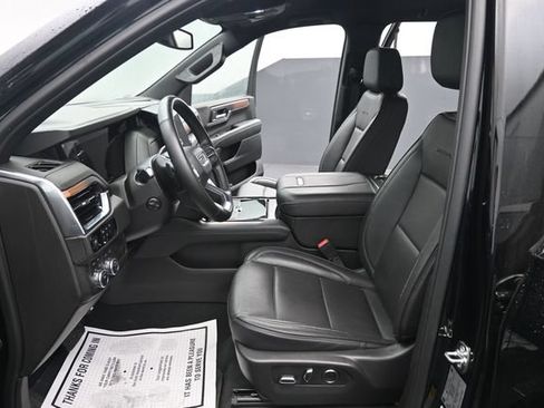 Used 2025 GMC Yukon XL Denali AWD/4WD image 16