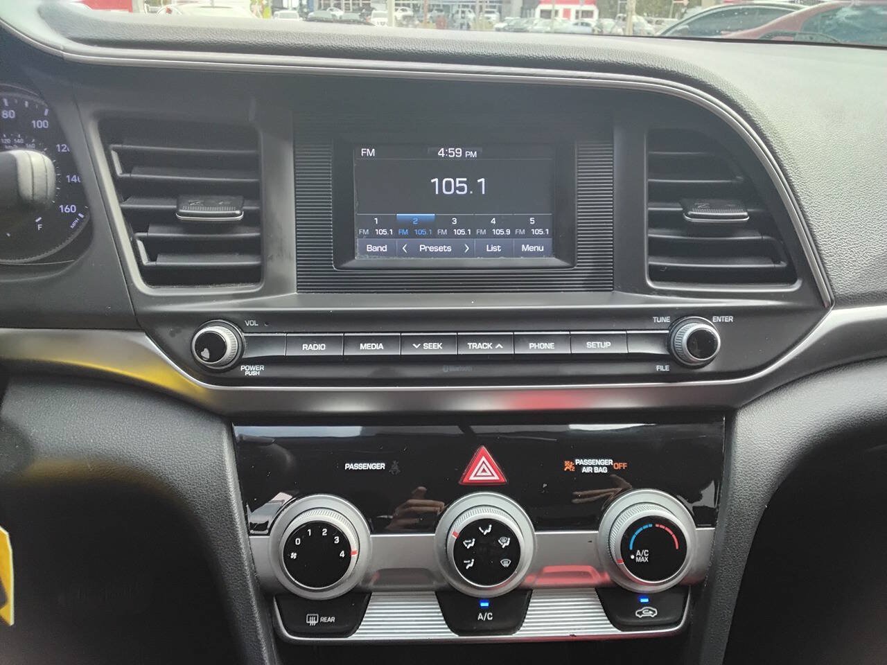 Used 2019 Hyundai Elantra SE w/ Cargo Package FWD image 15
