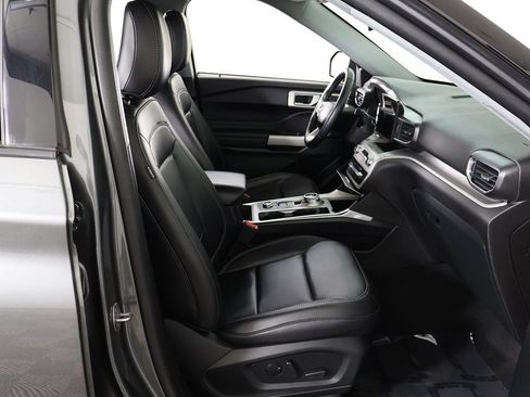 Used 2023 Ford Explorer XLT w/ Equipment Group 202A AWD/4WD image 31